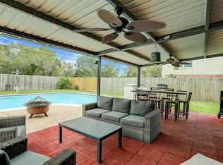 601 E Castle Harbour Dr, Friendswood, TX 77546