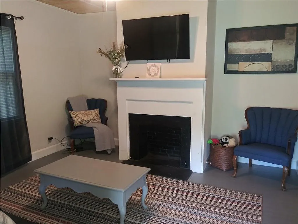 2 bed, 1.0 bath, 916 sqft, $950 — Photo 4