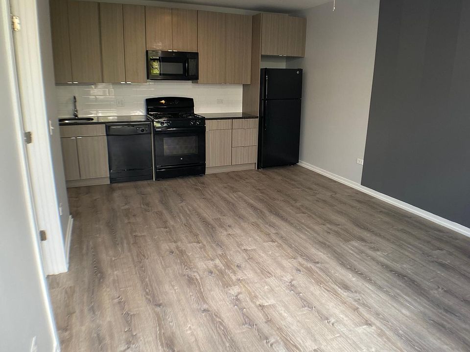 1st image of 4876 N Magnolia Ave #301