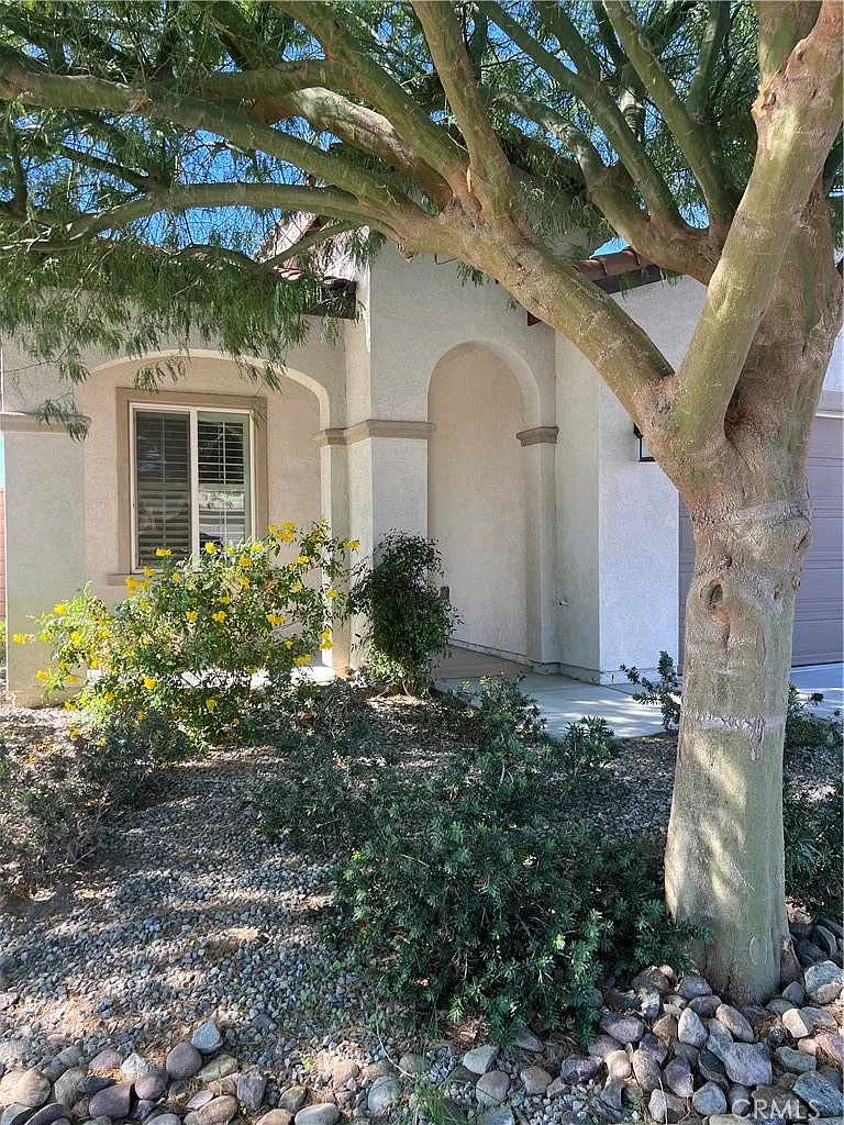 2 bed, 1555 sqft, $4,000 — Photo 2