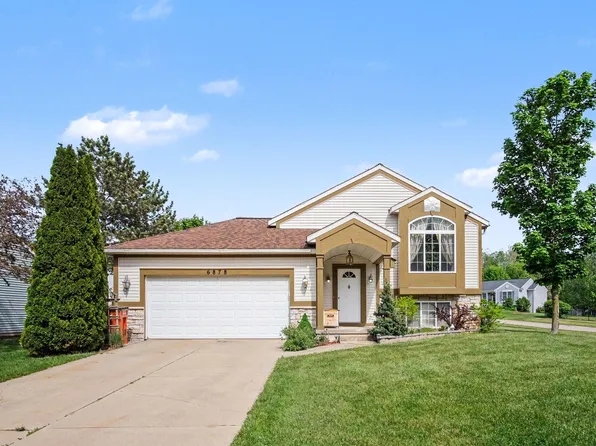6878 Lake Bluff Dr NE, Comstock Park, MI 49321