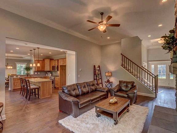 5th image of 543 Houston Oaks Dr