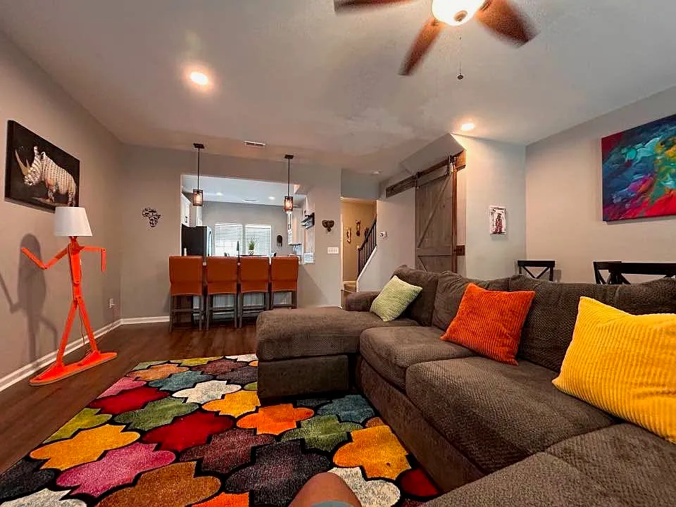 2 bed, 2.5 bath, 1400 sqft, $1,800 — Photo 3