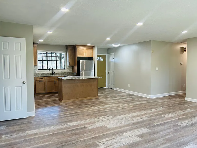 6165 Radford Dr — Photo 11