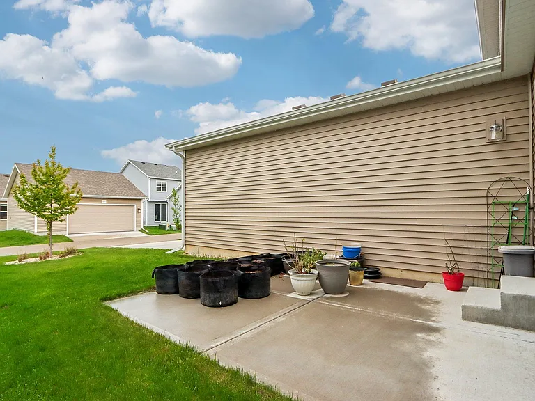 1835 Summerfield Way — Photo 38