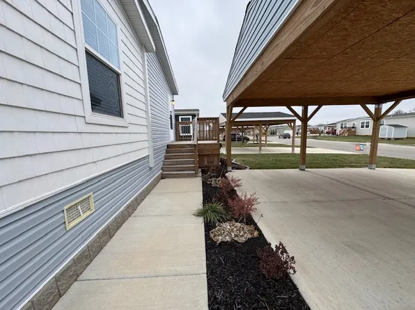 1050 E Park St #P1050, Gardner, KS 66030