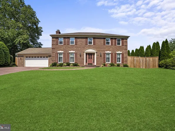 2582 Plum Tree Ct, Vienna, VA 22181