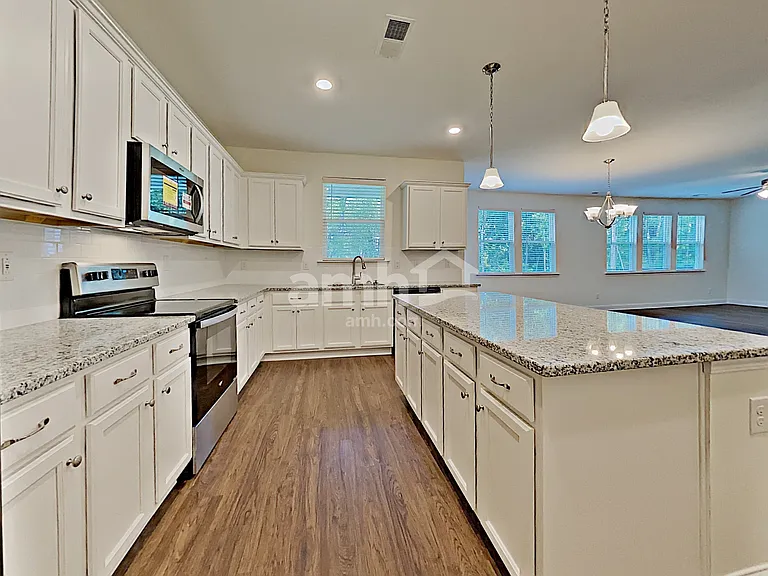 143 Willowbrook Dr — Photo 5