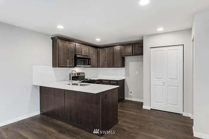 3 bed, 2.5 bath, 1635 sqft, $2,800 — Photo 3