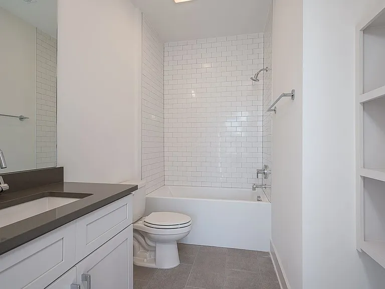 900 Meridian St — Photo 3