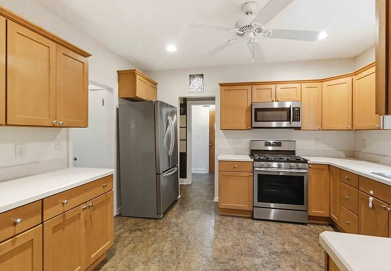 10 N Elk Ave — Photo 19