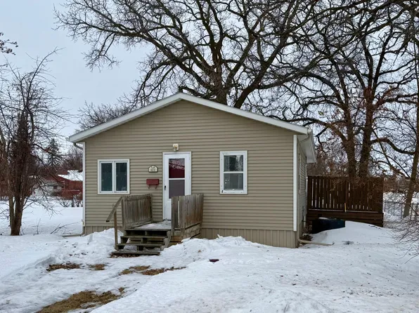 422 Arnold Ave S, Thief River Falls, MN 56701