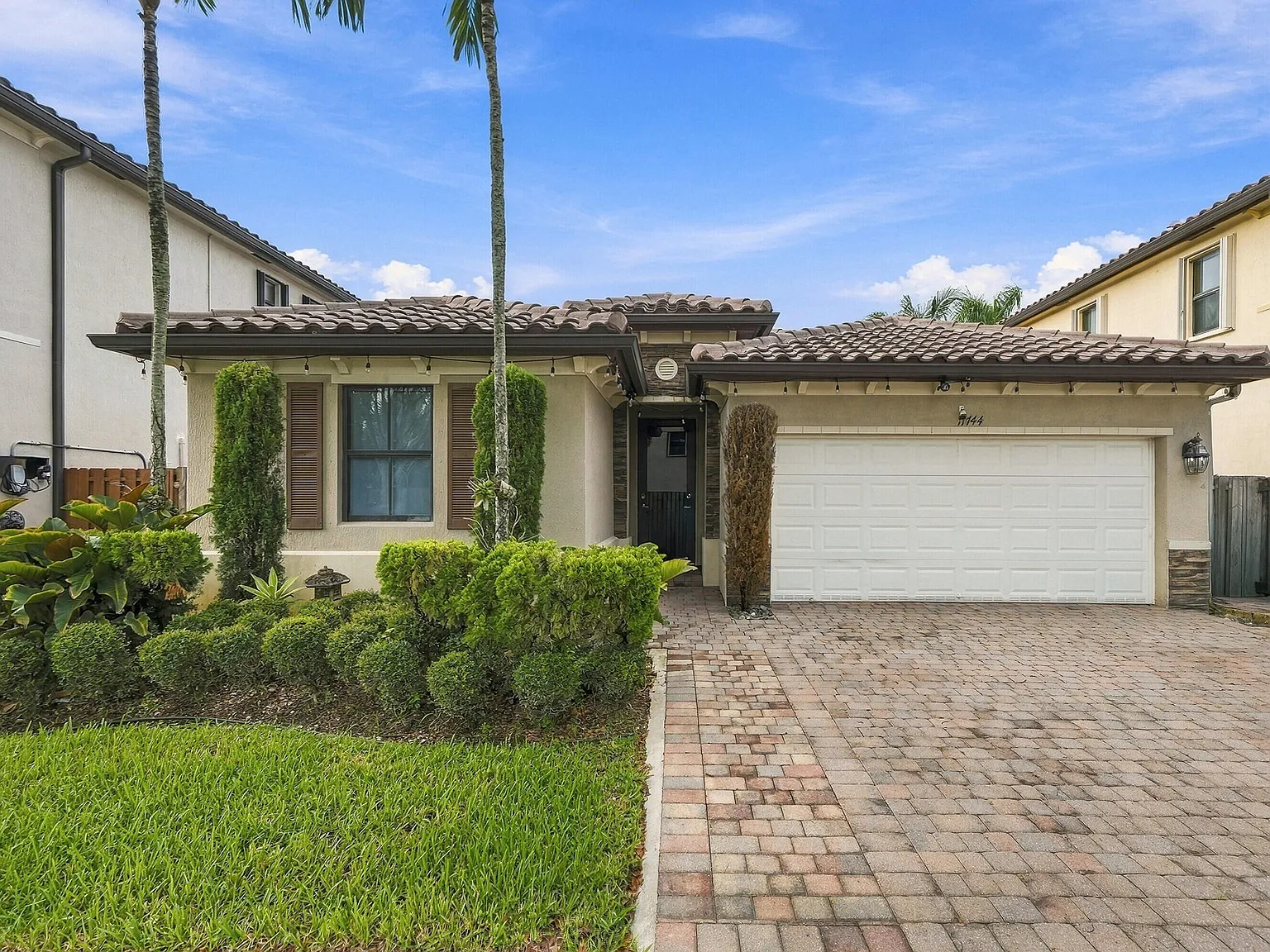3 bed, 3.0 bath, 1844 sqft, $4,200 — Photo 4