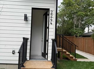 2377 20th Ave NW, Calgary, AB T2M1E7