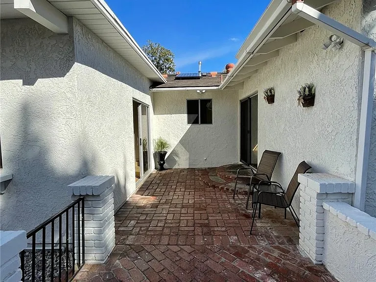 7359 Amestoy Ave — Photo 25