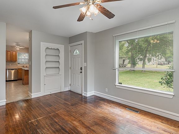 3rd image of 1402 Jewel St
