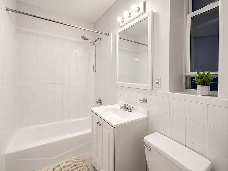 522 E 11th St #2 — Photo 7