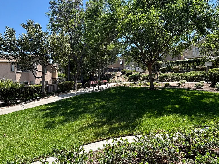 896 Cimarron Ln — Photo 35