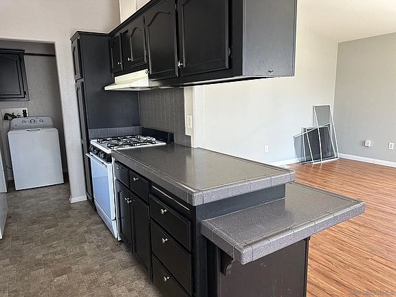 4th image of 4721-23 Felton St