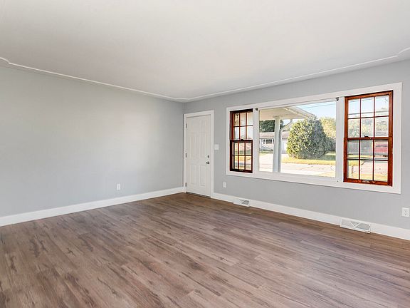 5th image of 129 Arcadia Blvd