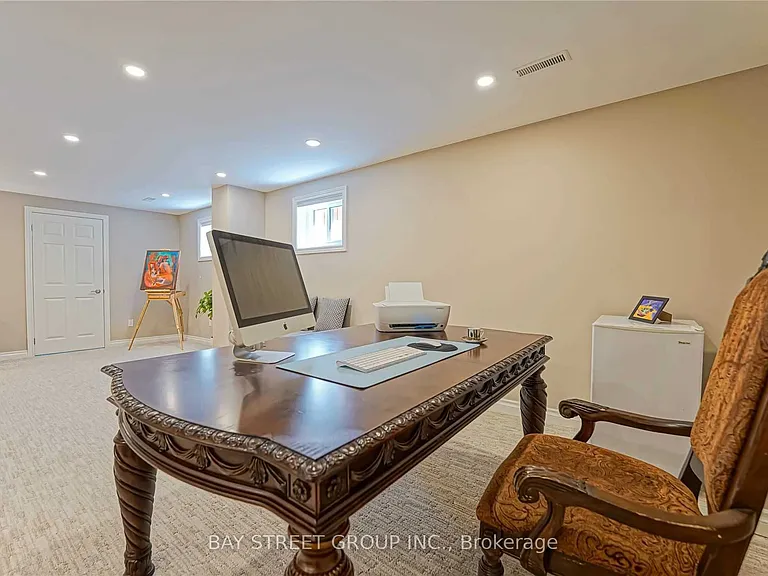 1480 Princeton Cres — Photo 28