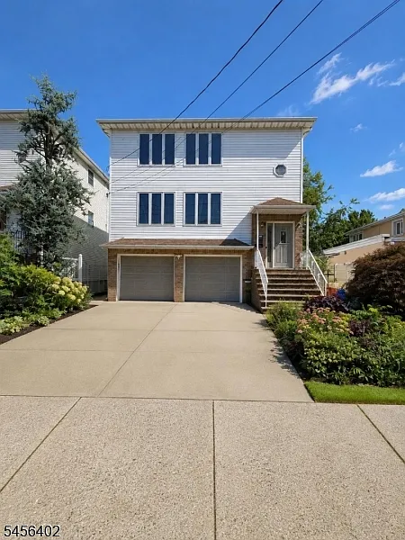 3 bed, 2.0 bath, $2,700 — Photo 2