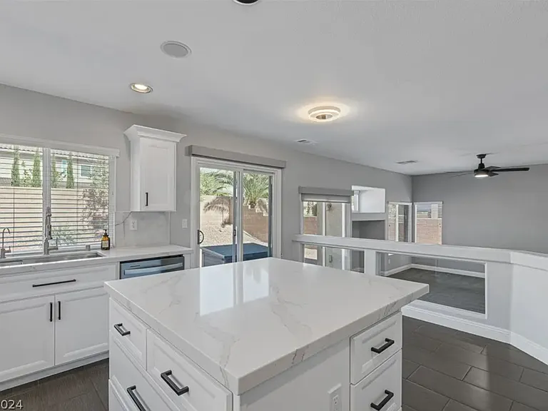 10941 Royal Highlands St — Photo 15