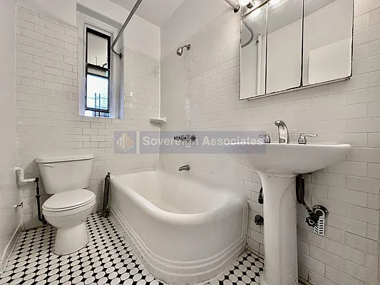 Rented by Sovereign Associates | media 12