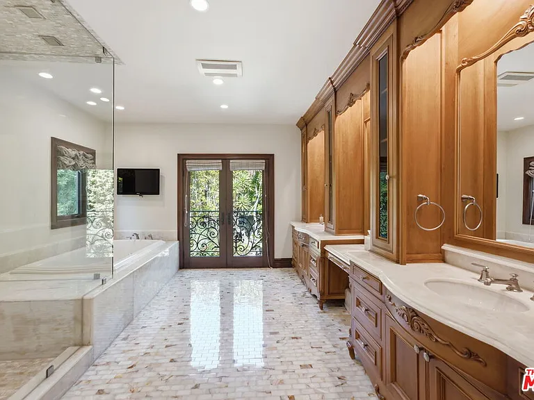 2108 San Ysidro Dr — Photo 18