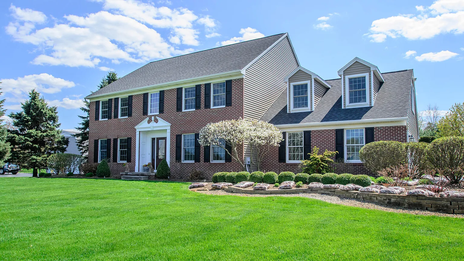 3763 Hedgerow Dr photo 1