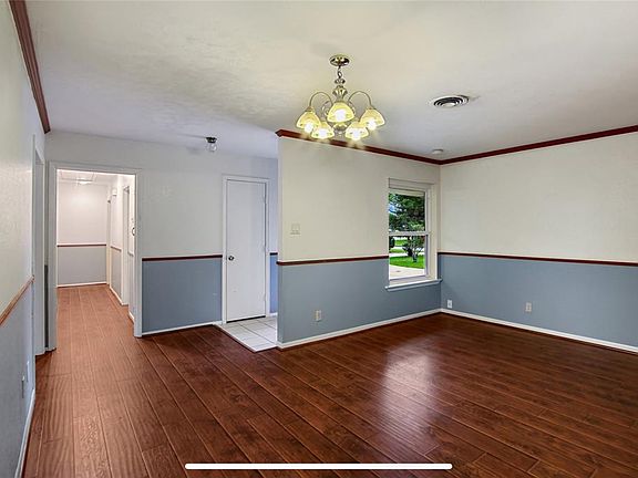 3rd image of 2610 Meadow Ln