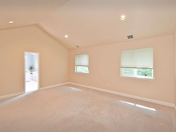 5th image of 15 Stone Gate Ct