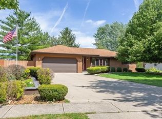 728 Schoolgate Rd, New Lenox, IL 60451