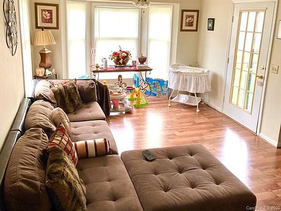 3rd image of 6215 Rosecroft Dr