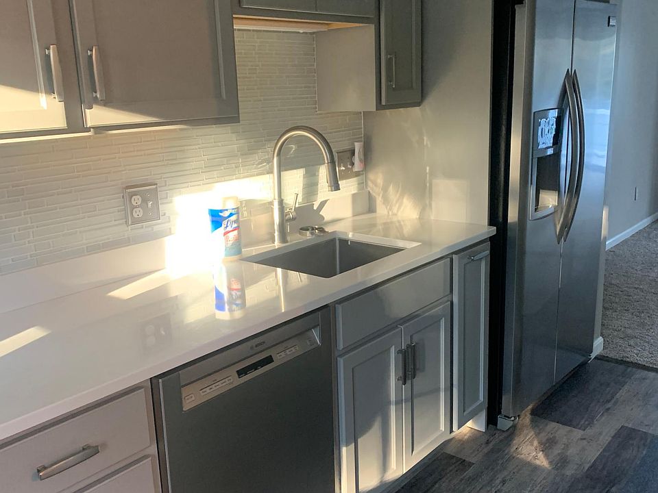 Gorgeous fully applianced kitchen