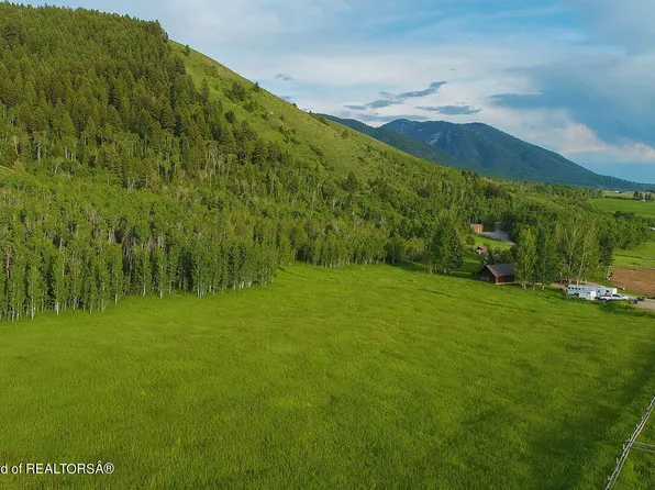11 Buckaroo Cir, Etna, WY 83118