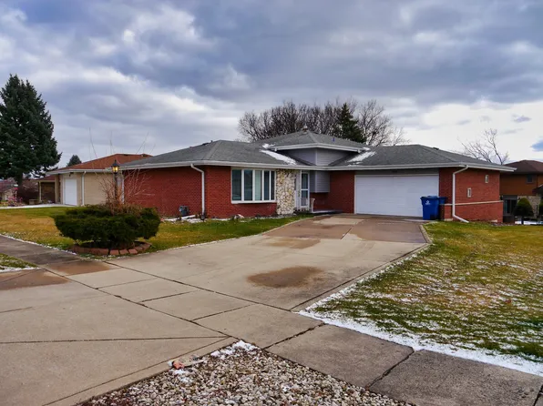 10339 S Aspen Dr, Palos Hills, IL 60465