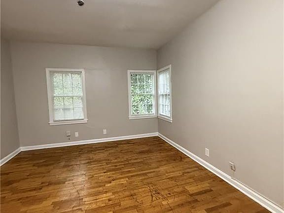 4th image of 3548 E Main St #4