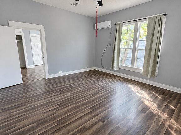 2nd image of 717 Baker St