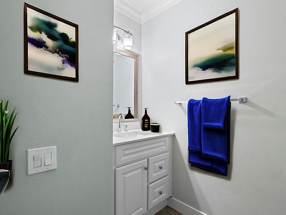 3rd image of 1363 McQuesten Dr APT B