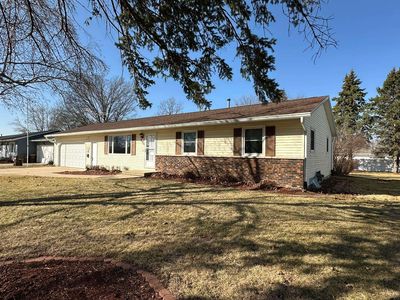 231 Hickory Dr, Lena, IL, 61048