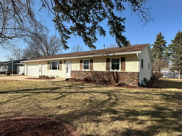 231 Hickory Dr, Lena, IL 61048
