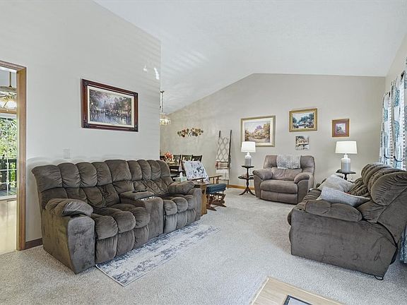 5th image of 211 Cedar Ridge Dr