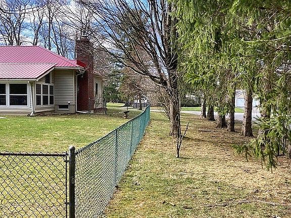 Side view facing Paris Rd 