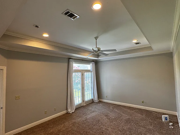 717 Greenbriar Dr — Photo 11