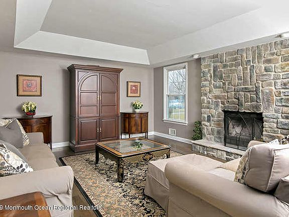 5th image of 122 Dorchester Way