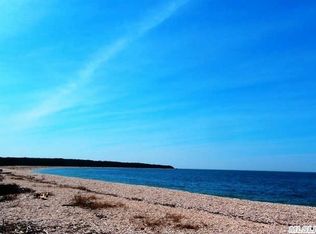 15925 Main Rd, East Marion, NY 11939