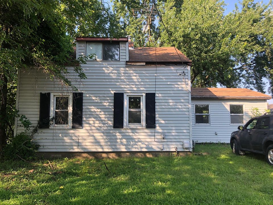 2nd image of 840 Railroad St