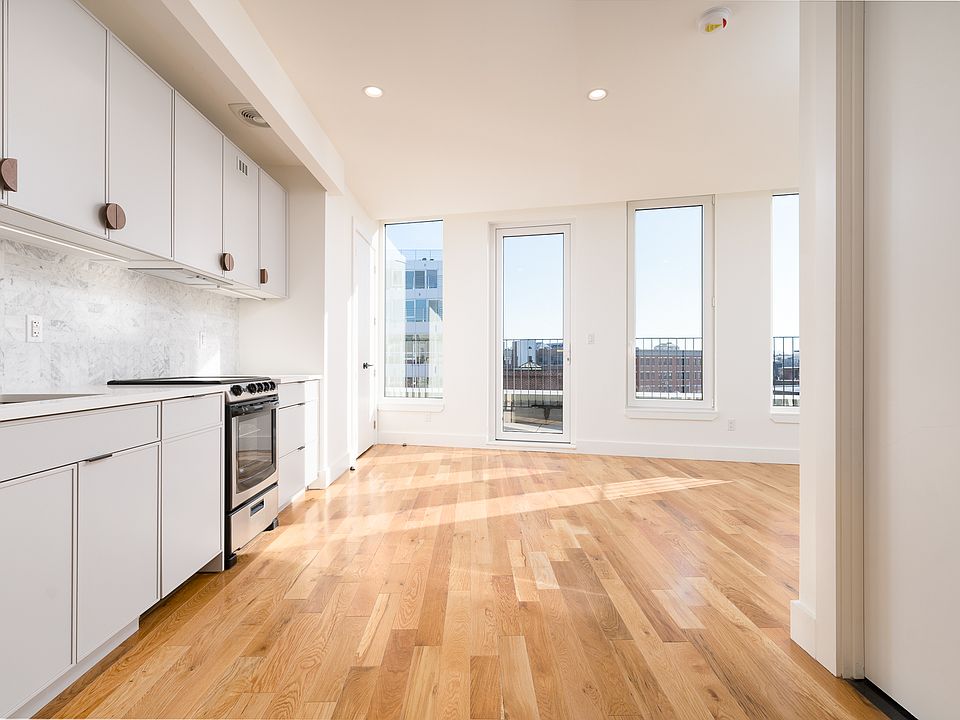 1st image of 33 Franklin St #407