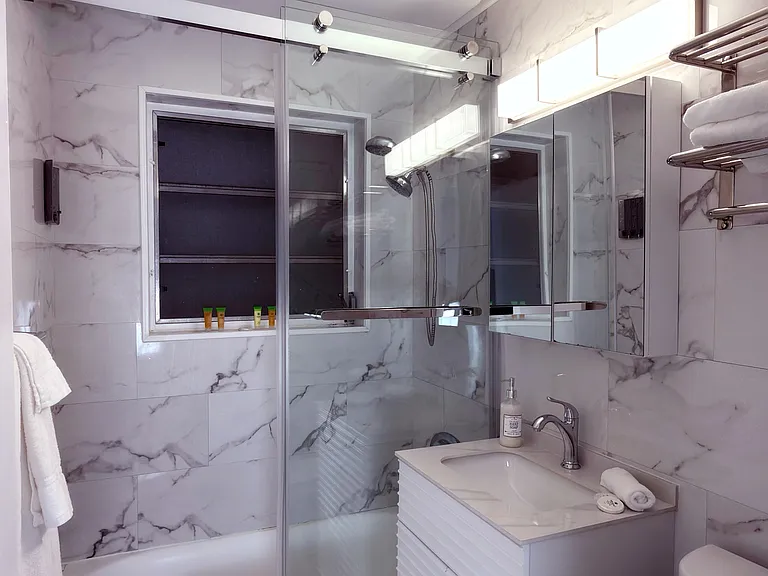 545 Michigan Ave #2 — Photo 8
